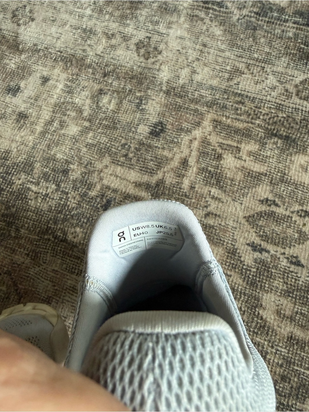 On cloud Light Blue Athletic Running Shoes - Women's 8.5 - Picture 4 of 4